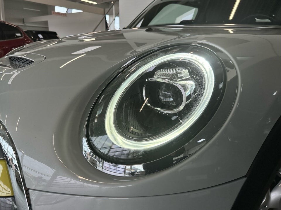MINI Cooper SE Essential 3d