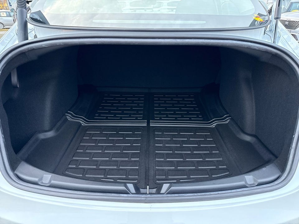 Tesla Model 3 Standard Range+ RWD 4d