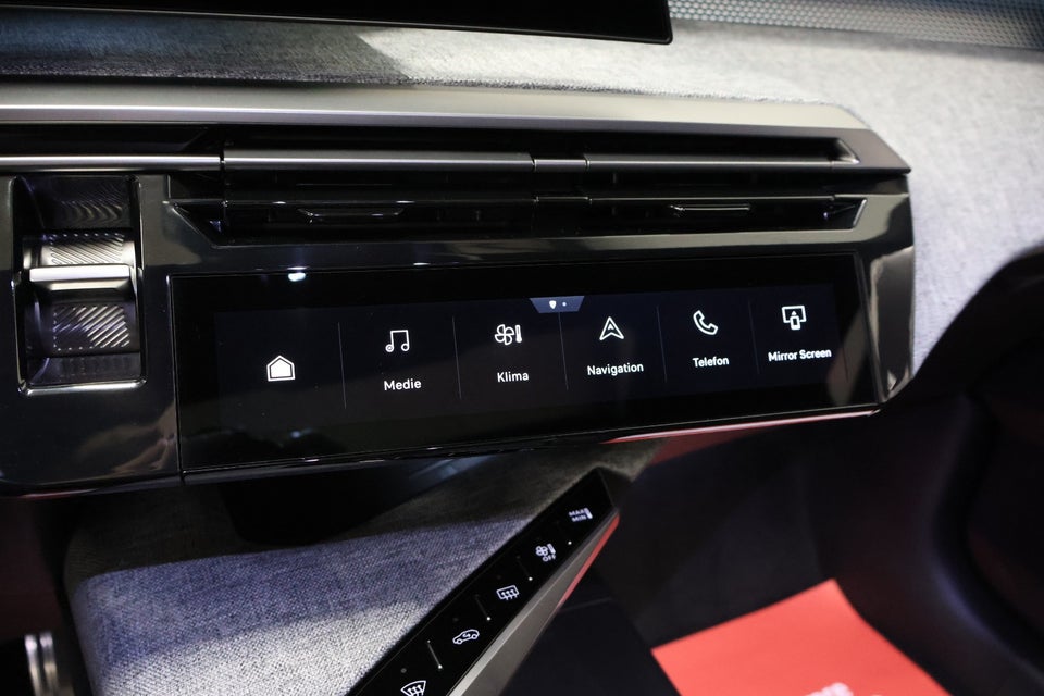 Peugeot e-3008 77 GT 5d