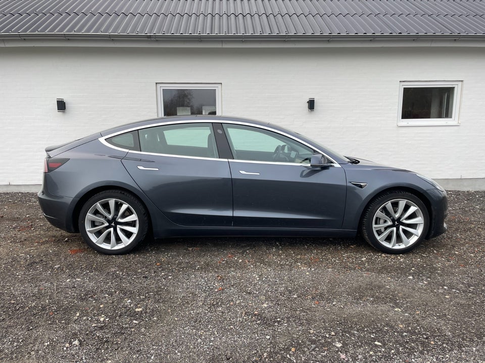 Tesla Model 3 Long Range AWD 4d