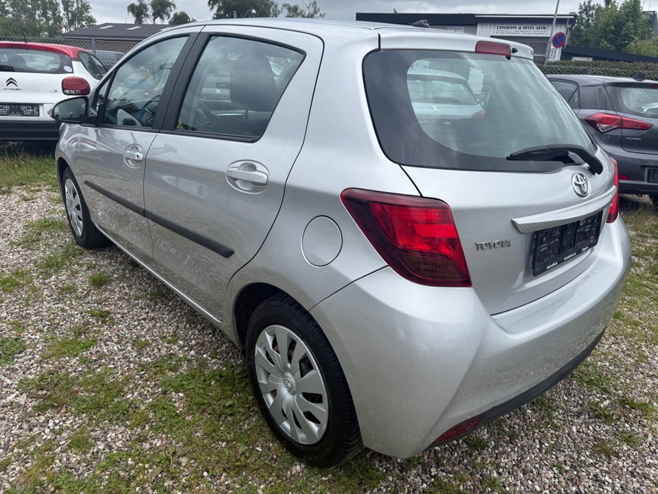 Toyota Yaris 1,0 VVT-i T2 5d