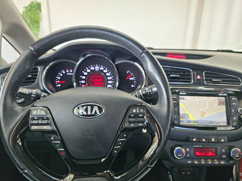 Kia Ceed 1,6 CRDi 128 World Cup 5d