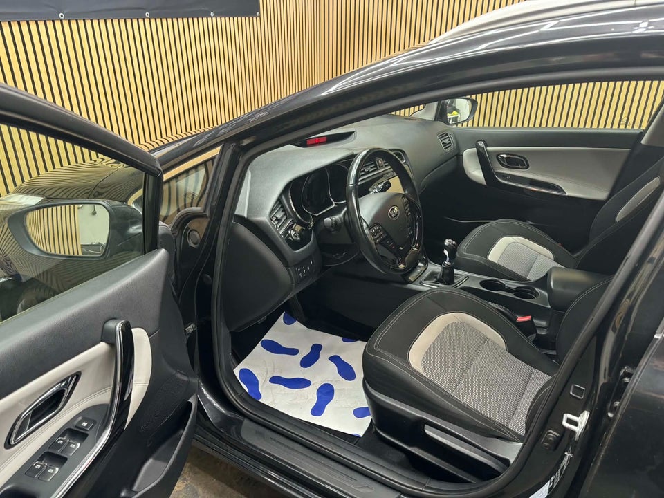 Kia Ceed 1,6 CRDi 110 Attraction 5d