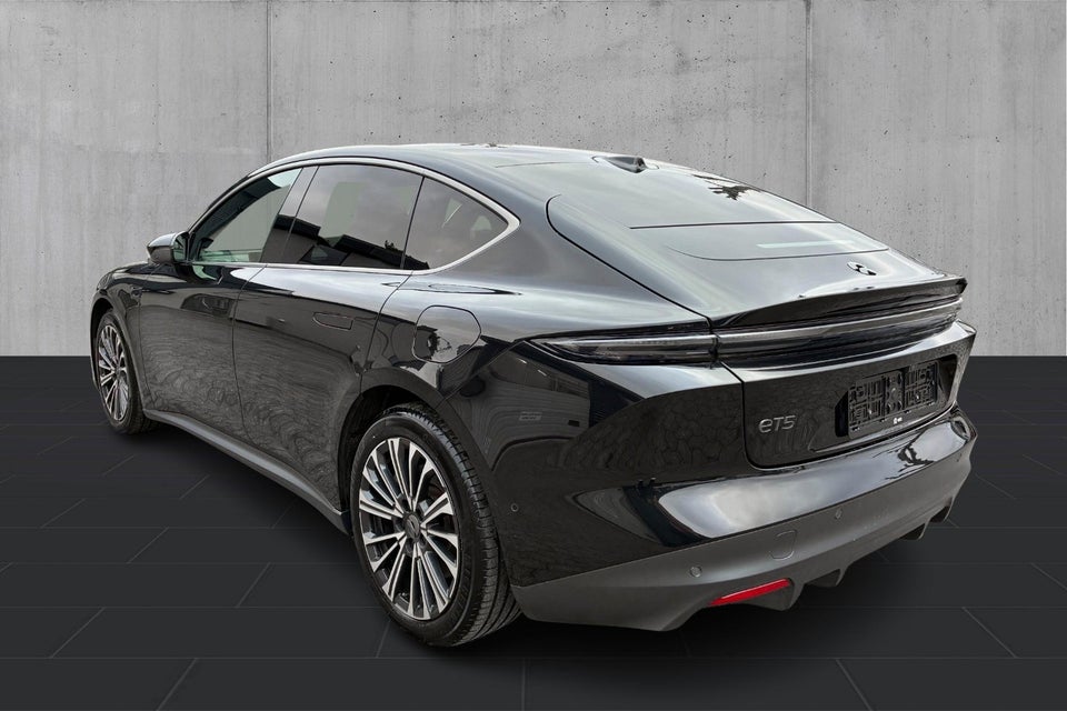 NIO ET5 75 Standard Range 4d