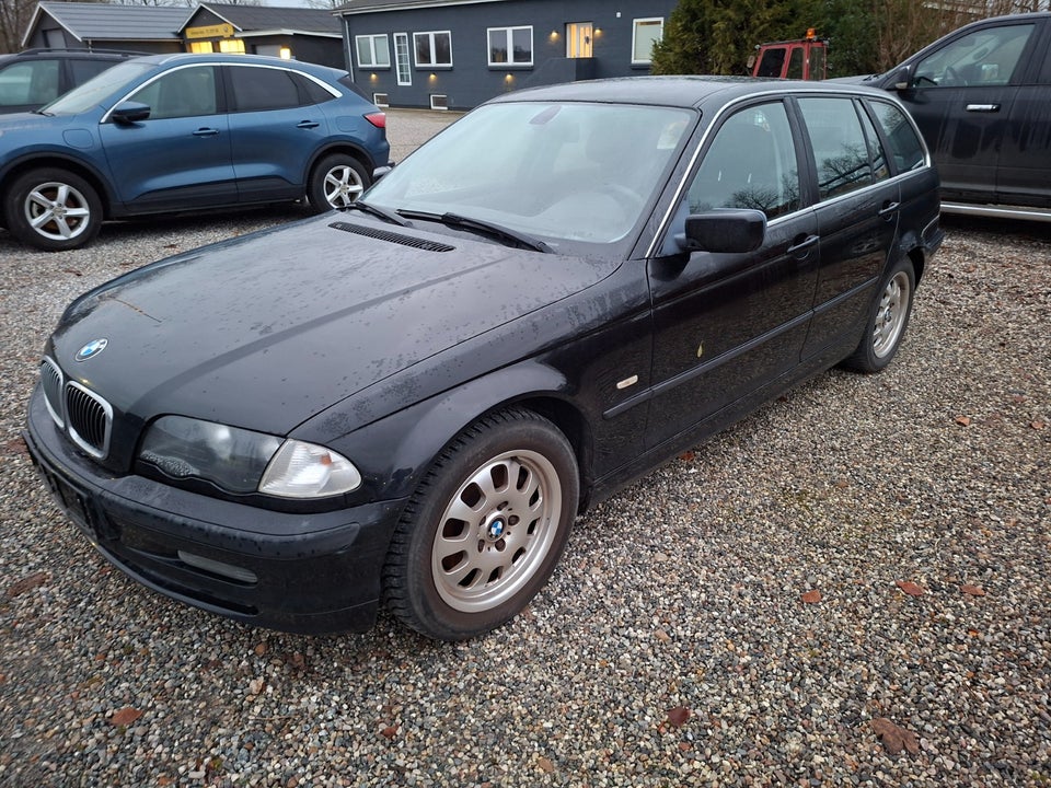 BMW 320i 2,0 Touring 5d