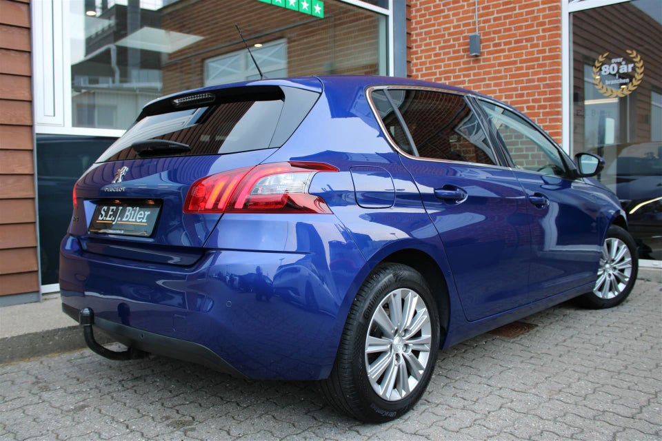 Peugeot 308 1,5 BlueHDi 130 Selection Sky 5d