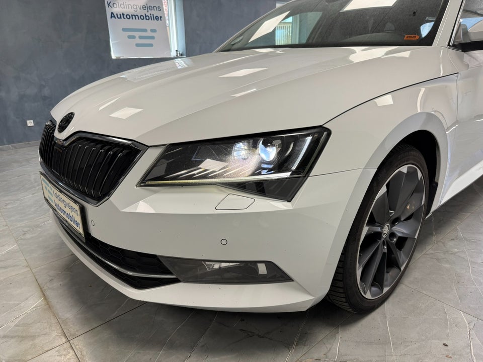 Skoda Superb 2,0 TDi 190 Ambition Combi DSG 5d