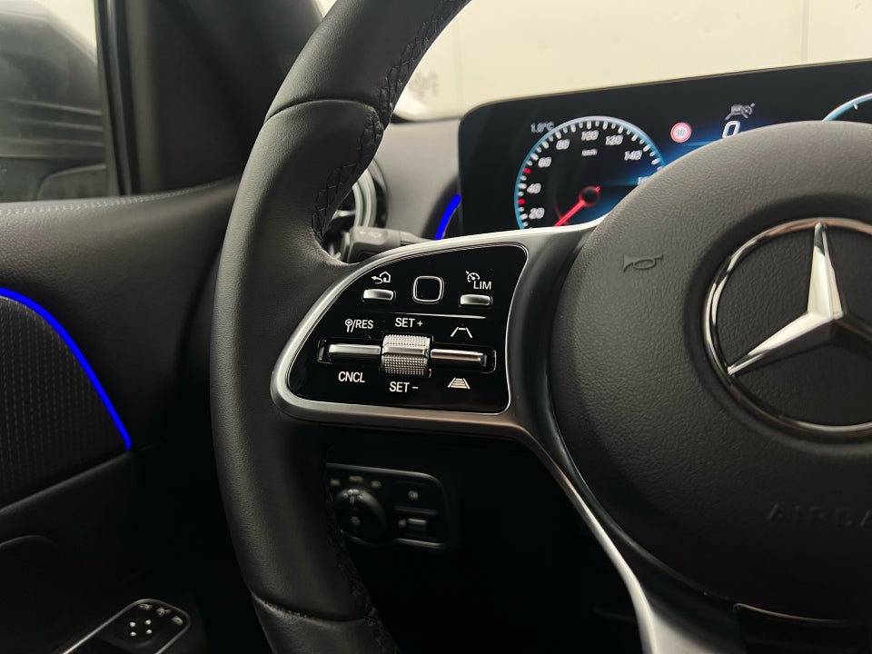 Mercedes EQB300 4Matic 5d