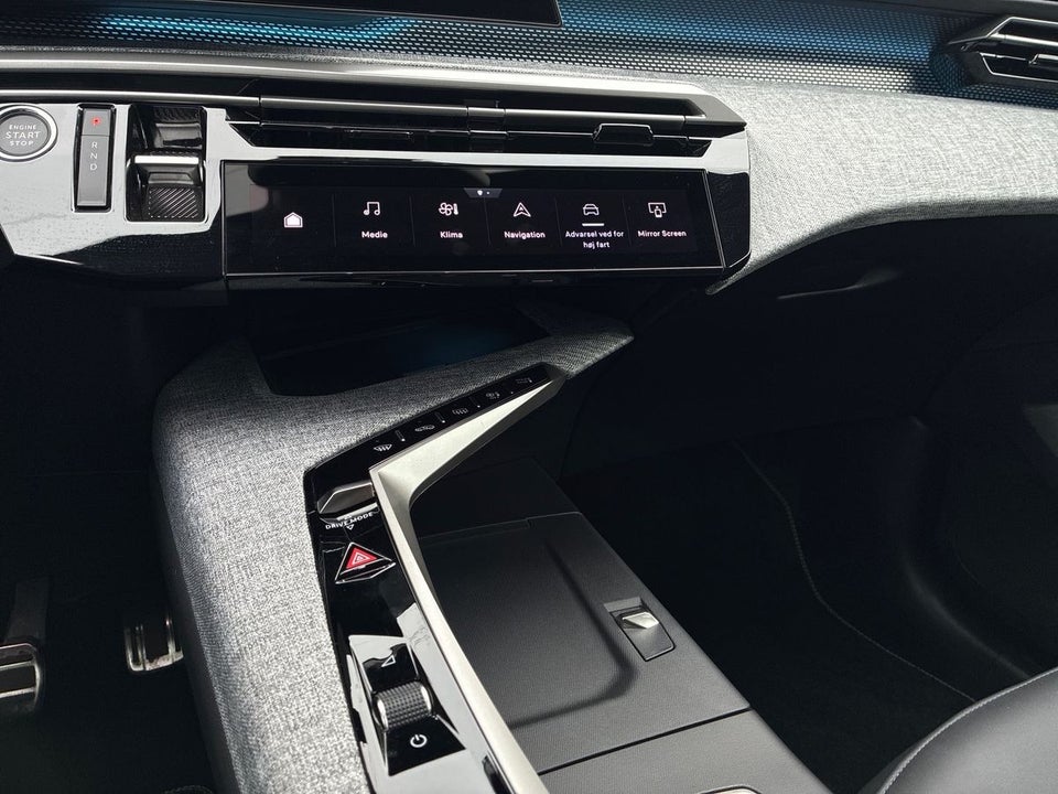 Peugeot e-3008 77 GT 5d