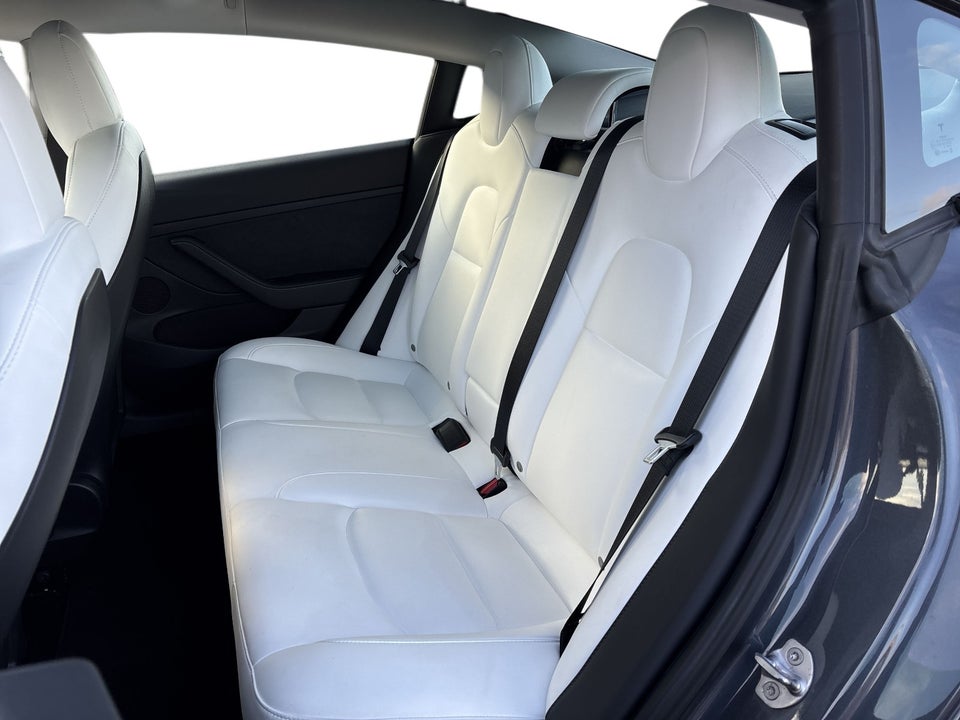 Tesla Model 3 Standard Range+ RWD 4d