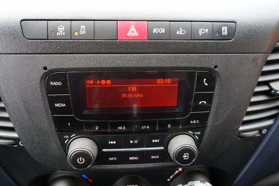 Iveco Daily 2,3 35S16 12m³ Van AG8