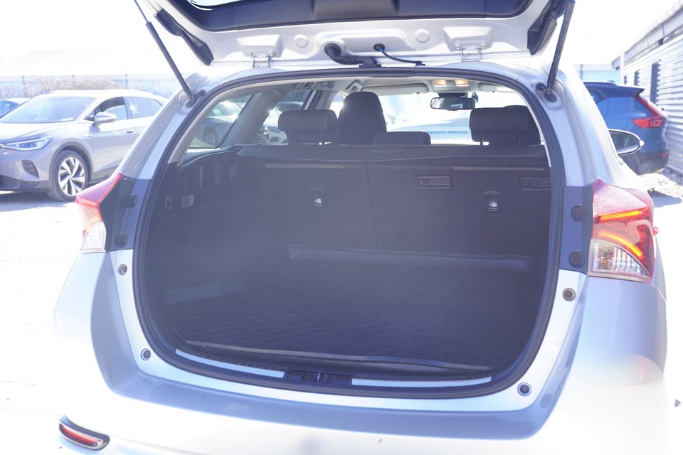 Toyota Auris 1,8 Hybrid H2 Style Touring Sports CVT 5d