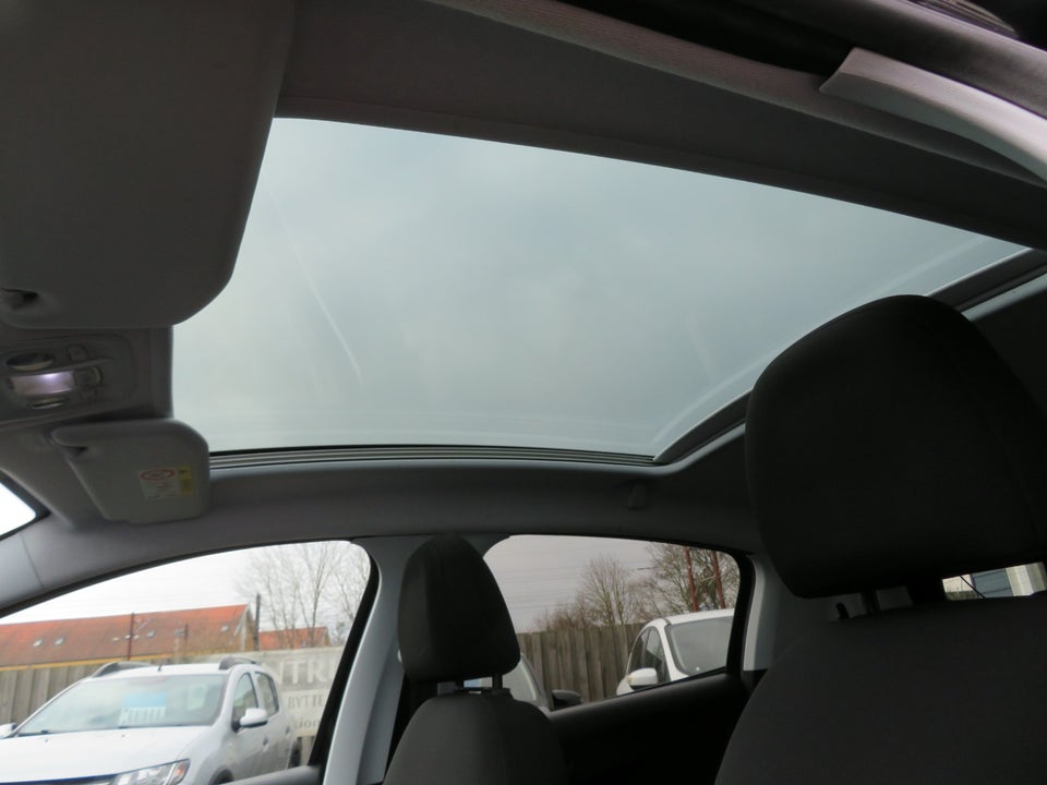 Peugeot 208 1,2 VTi 82 Signature Sky 5d