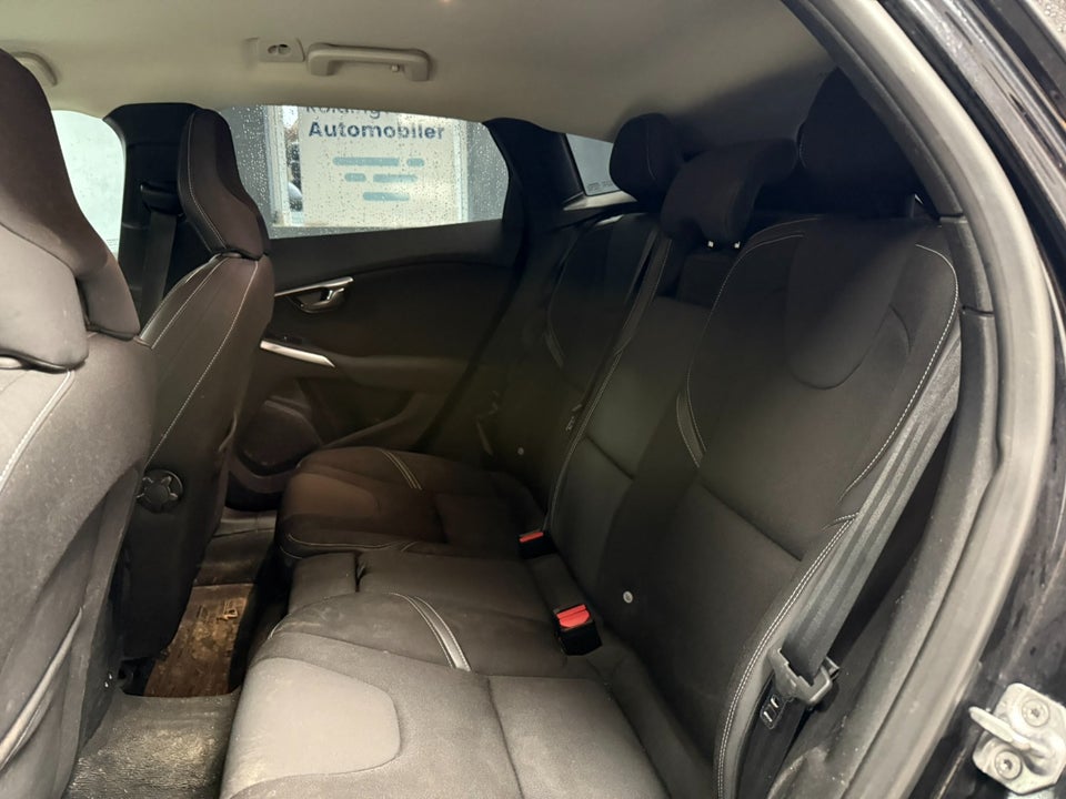 Volvo V40 1,6 D2 115 Momentum aut. 5d