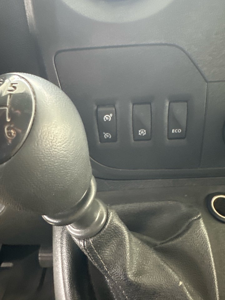 Renault Master III T35 2,3 dCi 170 L2H2 Kassevogn