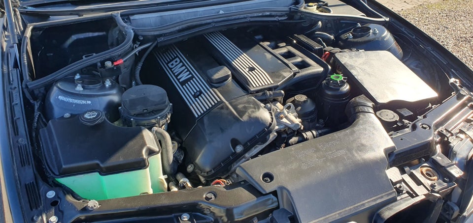 BMW 320i 2,2  4d