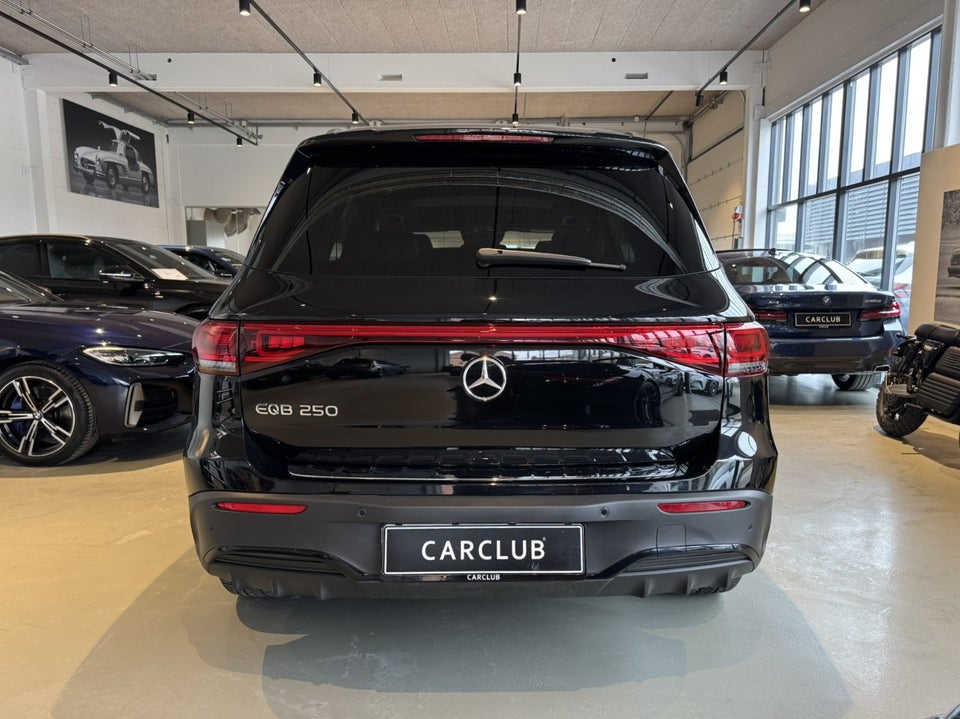 Mercedes EQB250 AMG Line 5d