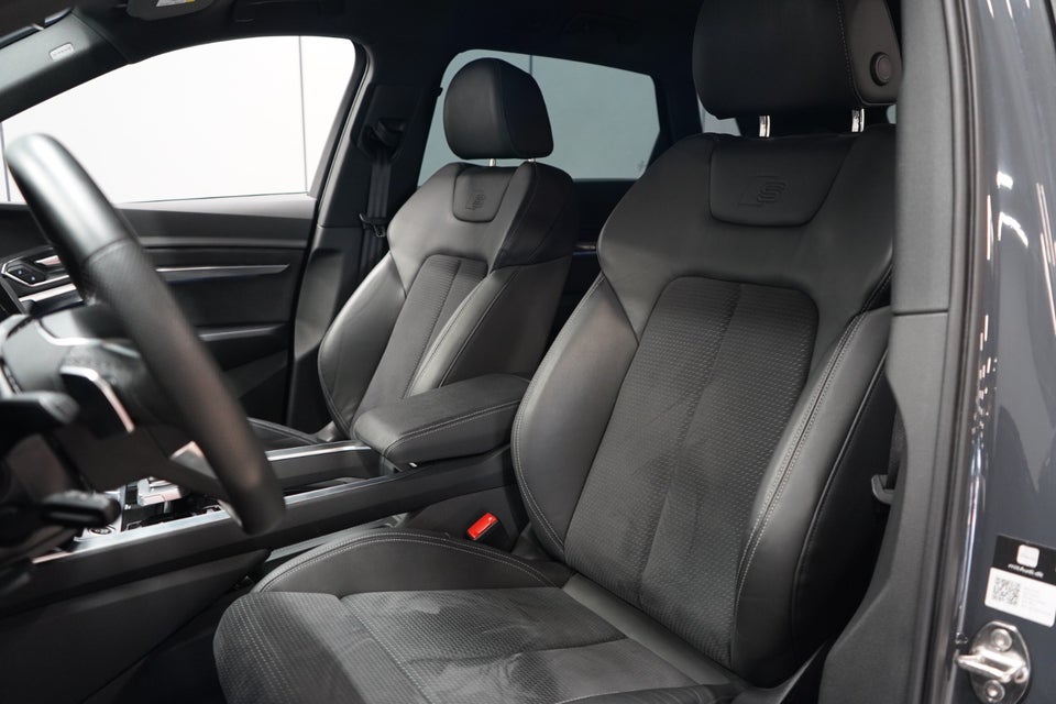 Audi Q8 e-tron 55 S-line quattro 5d