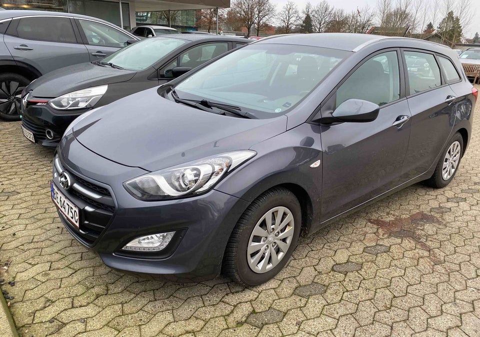 Hyundai i30 1,6 CRDi 110 Passion CW 5d