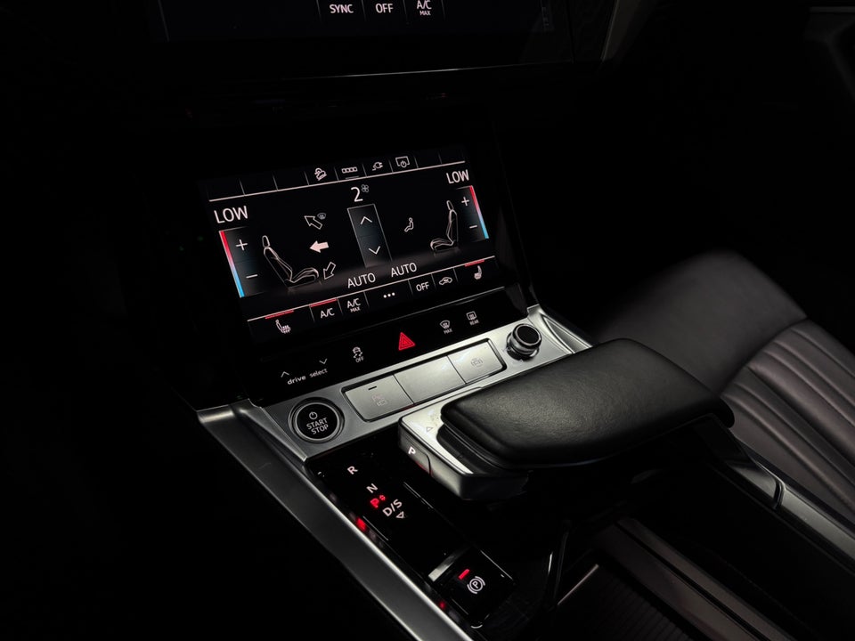 Audi Q8 e-tron 55 Advanced quattro 5d
