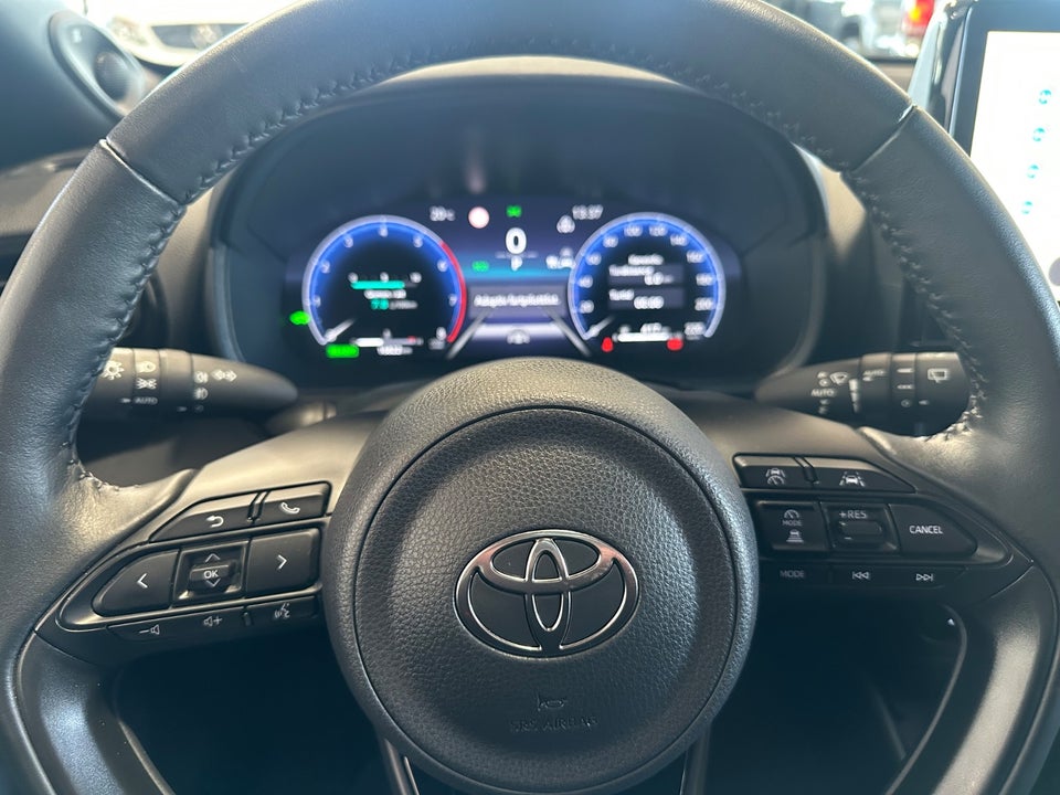 Toyota Yaris 1,5 Hybrid Executive e-CVT 5d