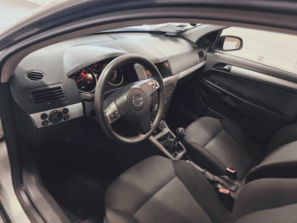 Opel Astra 1,4 16V Enjoy 5d