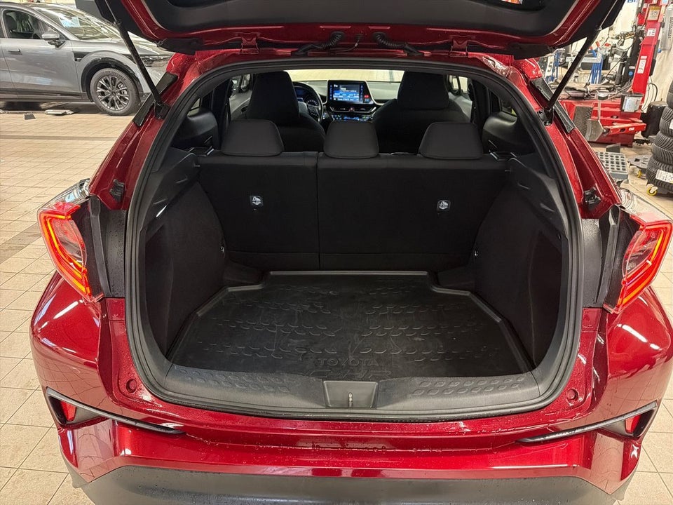 Toyota C-HR 1,8 Hybrid C-LUB CVT 5d