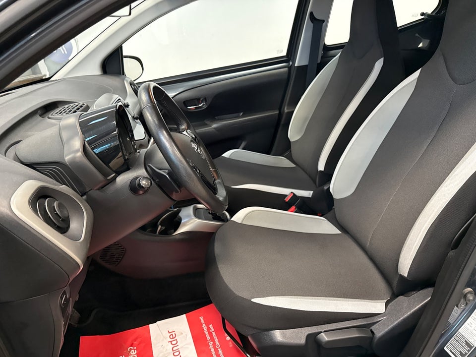 Toyota Aygo 1,0 VVT-i x-play x-shift 5d