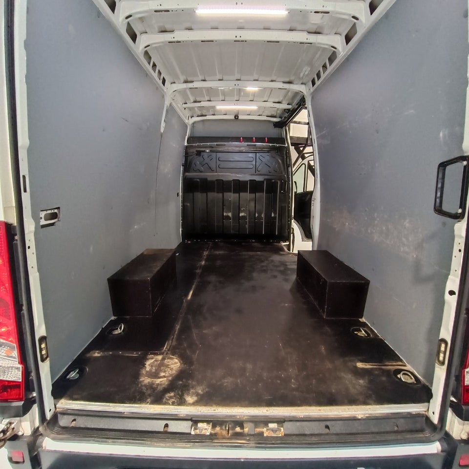 Iveco Daily 2,3 35S16 12m³ Van AG8