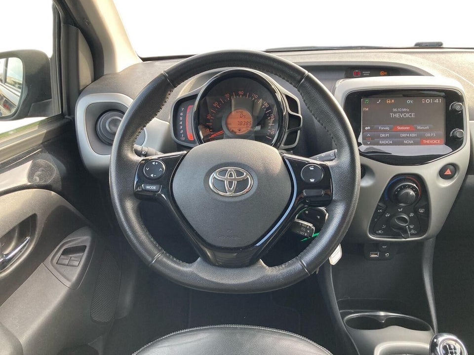 Toyota Aygo 1,0 VVT-i x-black 5d