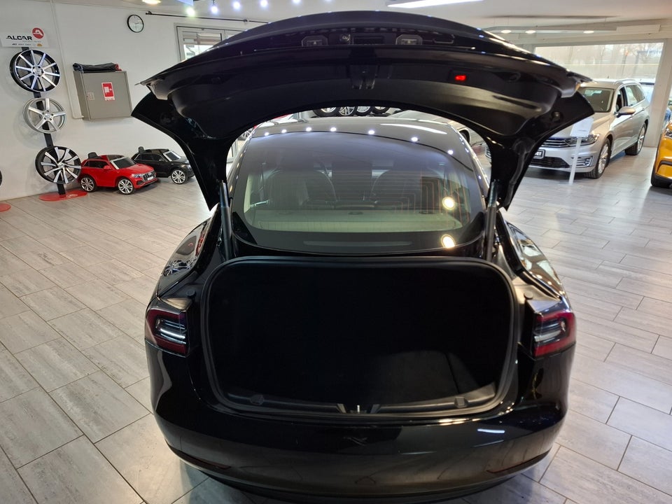 Tesla Model 3 Long Range AWD 4d
