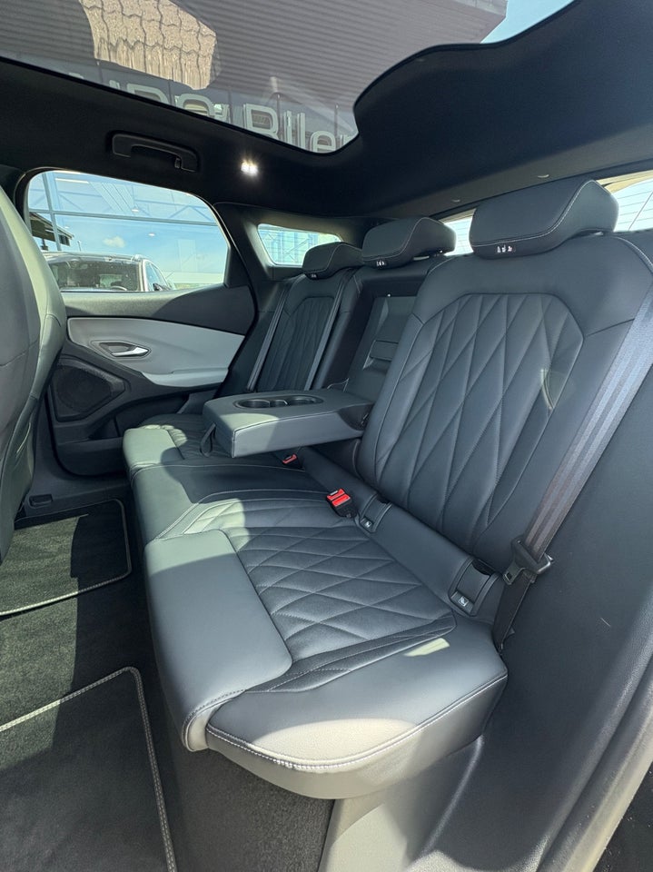 Ford Explorer 77 Premium Extended Range 5d