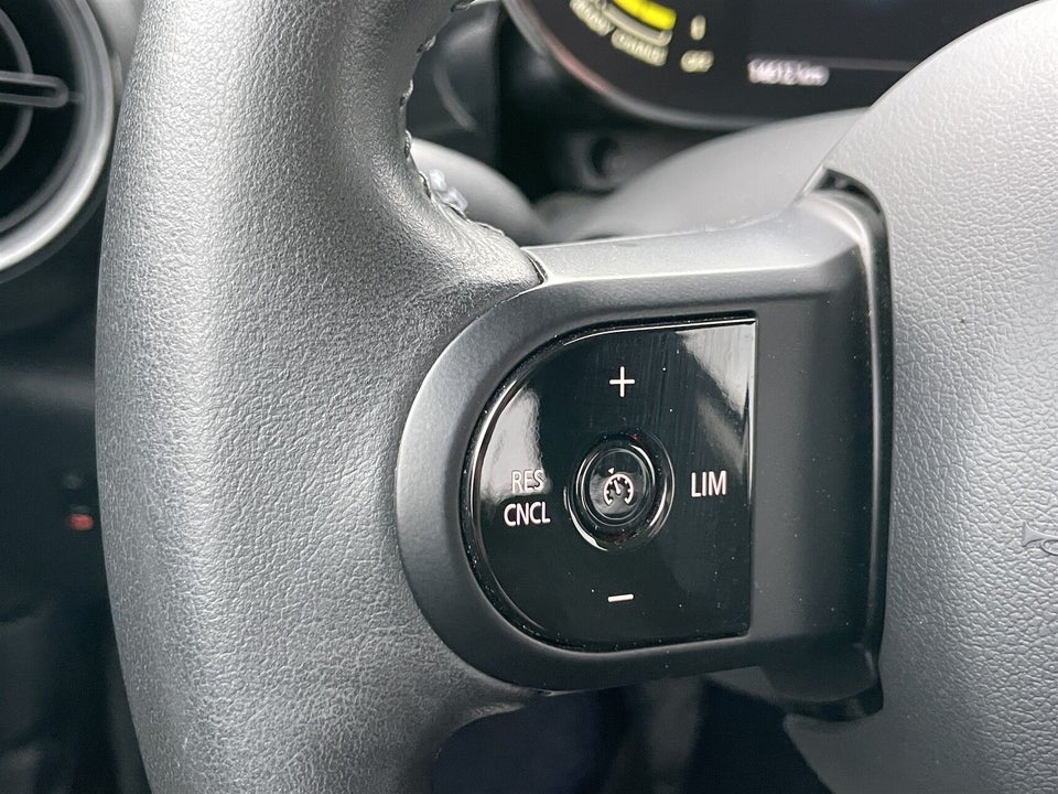 MINI Cooper SE Essential 3d