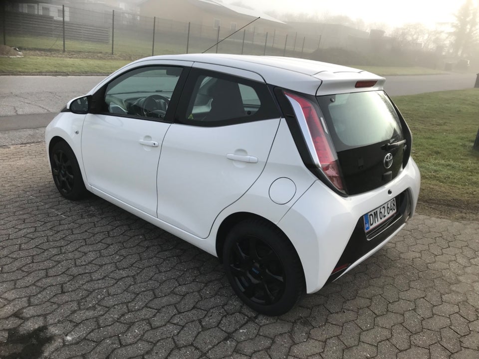 Toyota Aygo 1,0 VVT-i x-play x-touch 5d