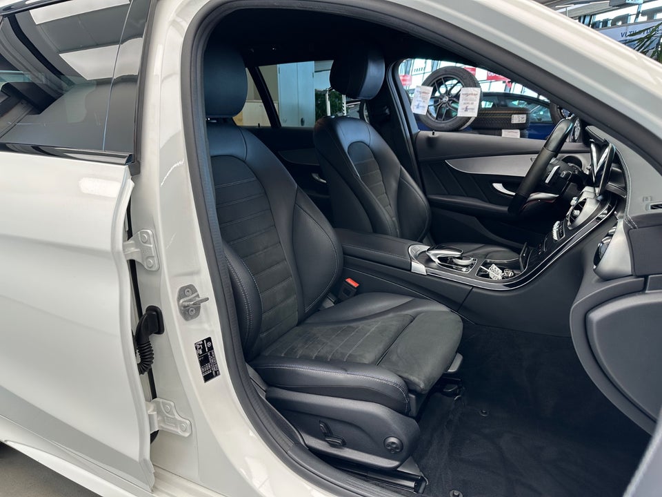 Mercedes C300 de 2,0 AMG Line stc. aut. 5d