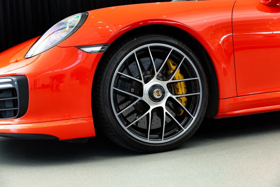 Porsche 911 Turbo S 3,8 Cabriolet PDK 2d