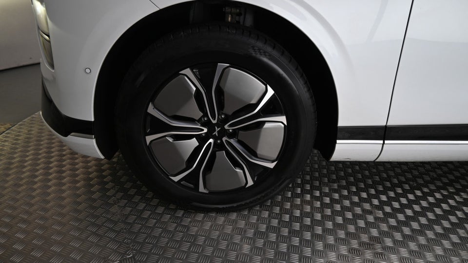 Xpeng G9 Standard Range 5d