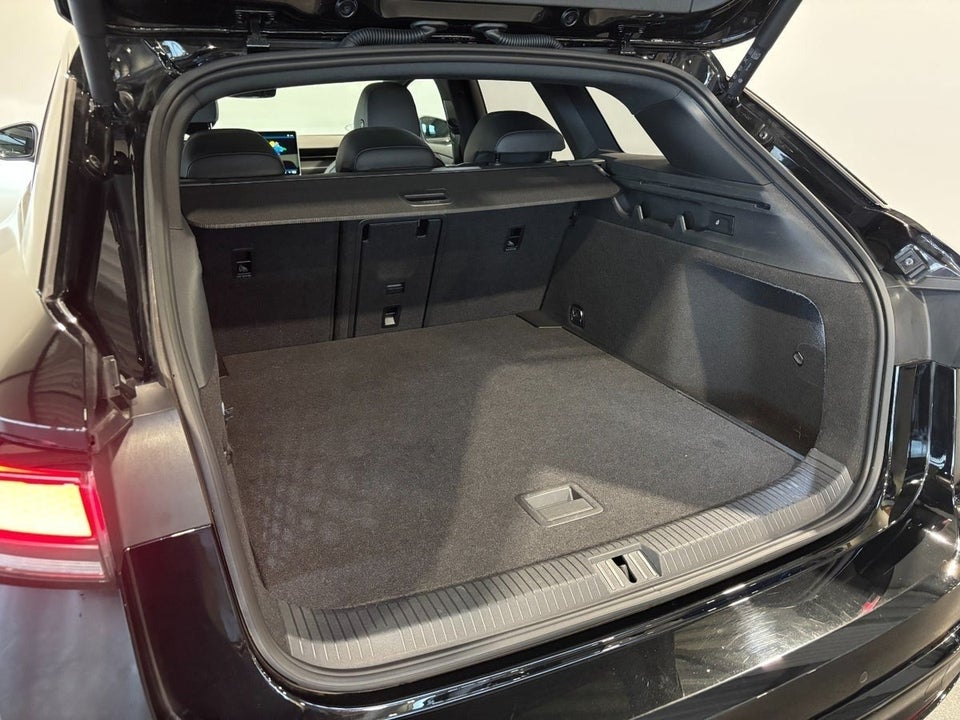 VW ID.7 77 Black Style Tourer 5d