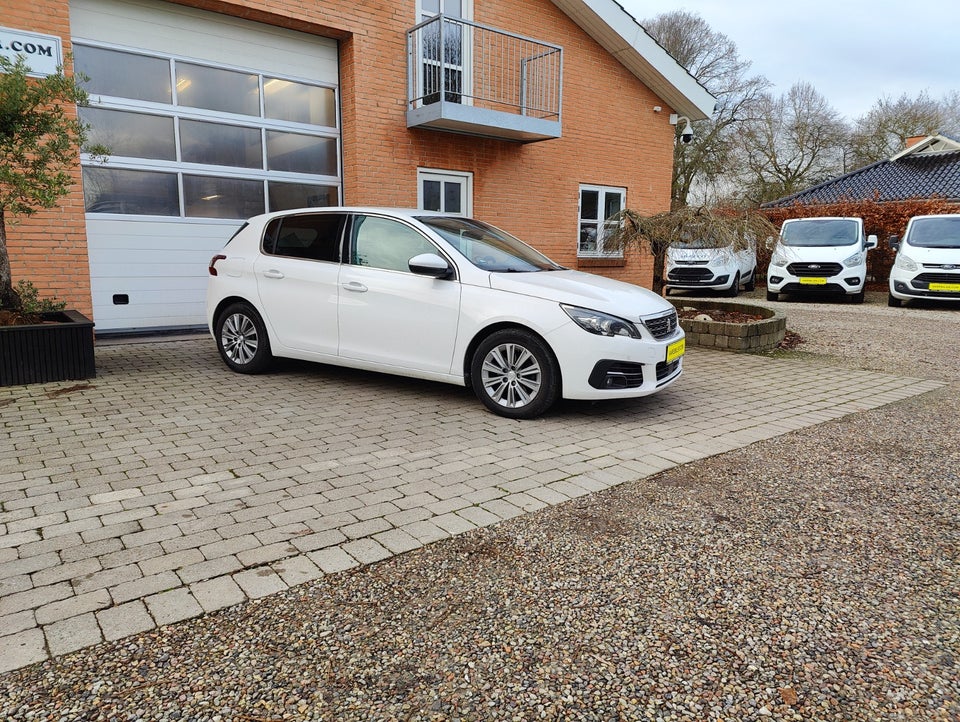 Peugeot 308 1,5 BlueHDi 130 Infinity Van 5d