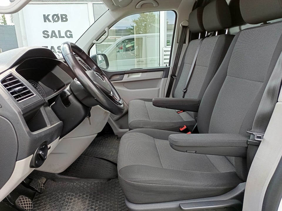 VW Transporter 2,0 TDi 102 Kassevogn kort