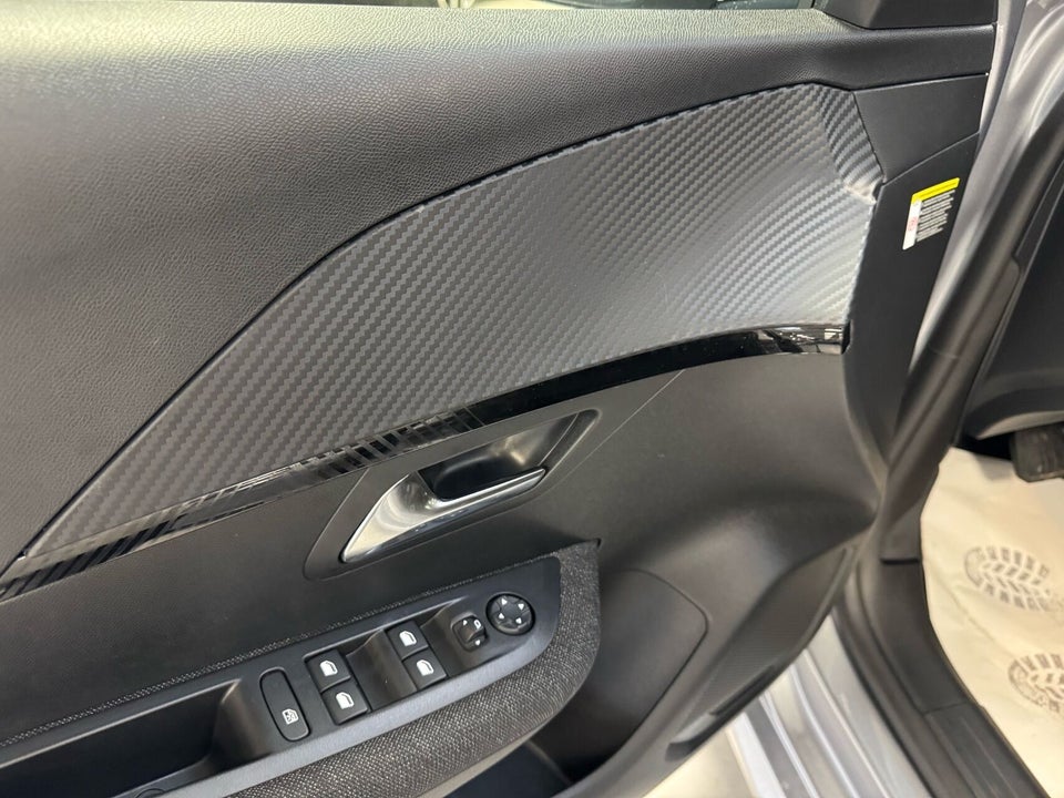 Peugeot e-208 50 Style 5d