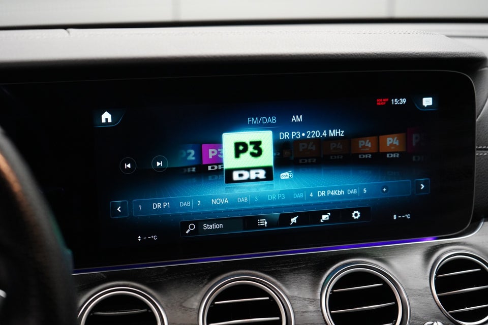 Mercedes E300 e 2,0 AMG Line stc. aut. 5d