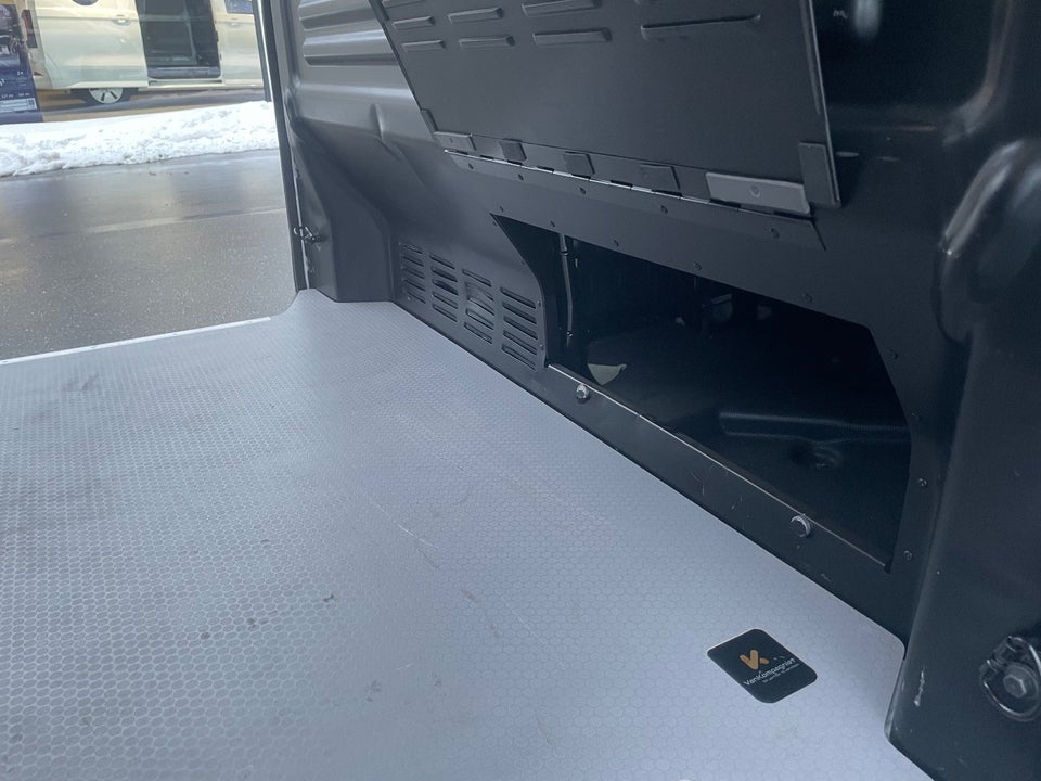 VW Transporter 2,0 TDi 150 Comfort Kassevogn aut. LWB