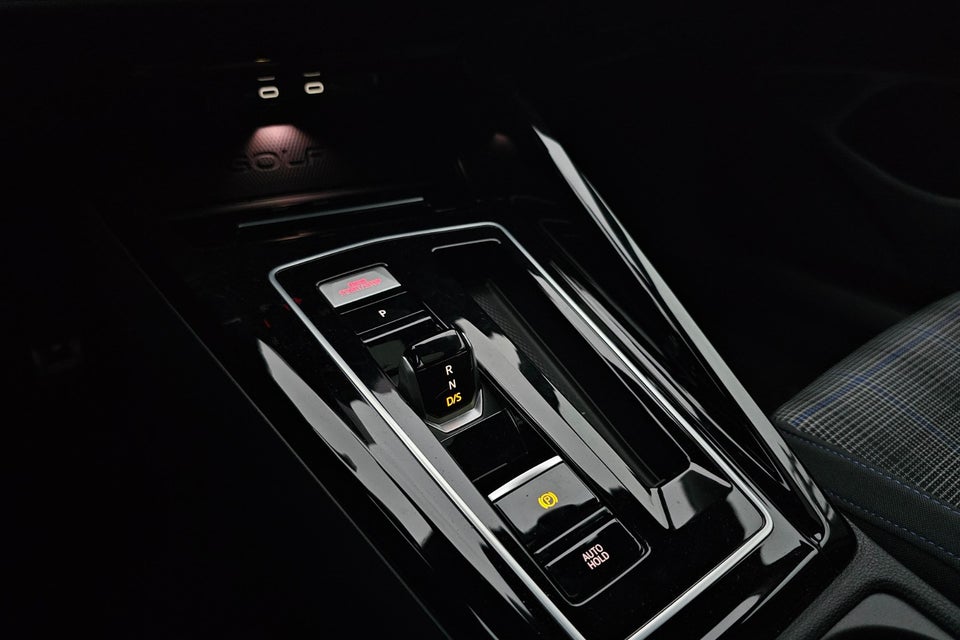 VW Golf VIII 1,5 GTE DSG 5d