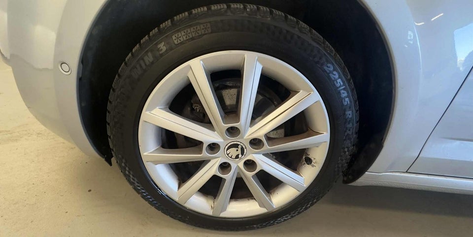 Skoda Octavia 1,6 TDi 105 Elegance Combi DSG 5d