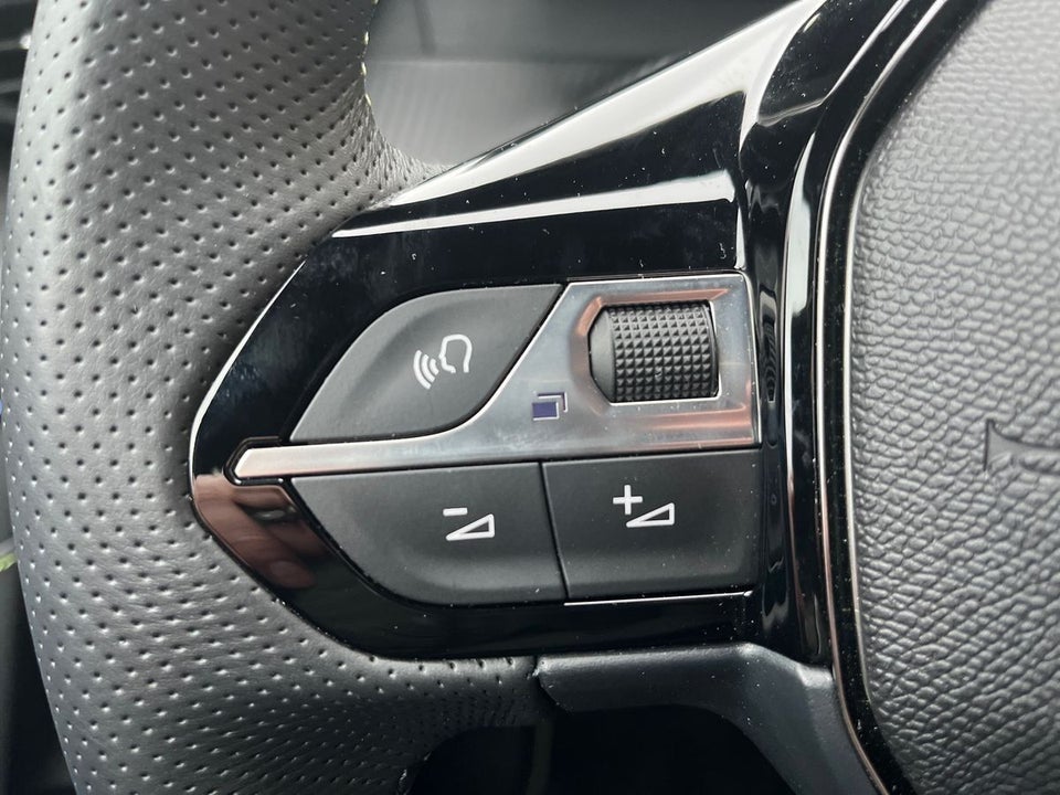 Peugeot e-208 54 GT 5d