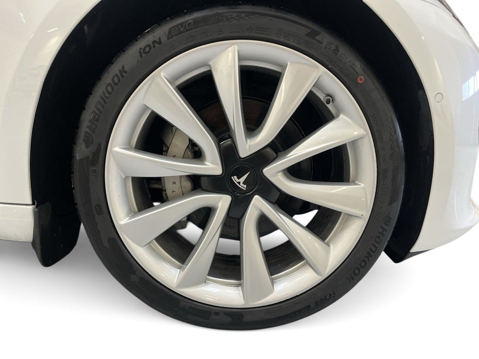 Tesla Model 3 Long Range AWD 4d