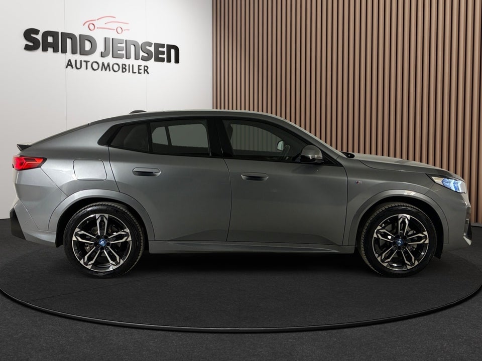 BMW iX2 xDrive30 M-Sport Premium 5d