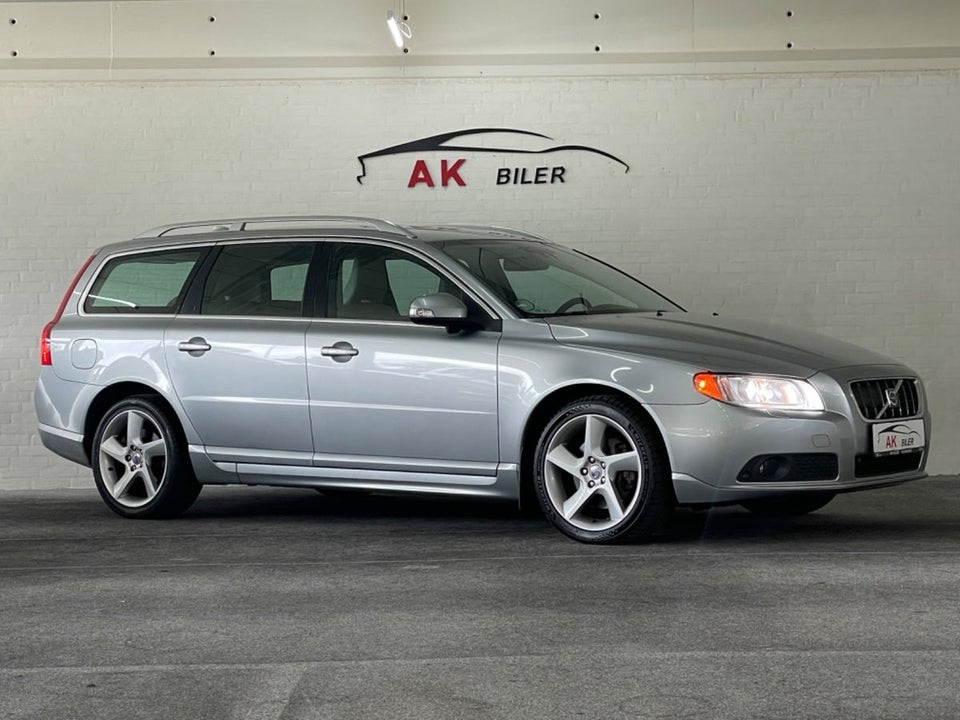 Volvo V70 3,0 T6 Summum aut. AWD 5d