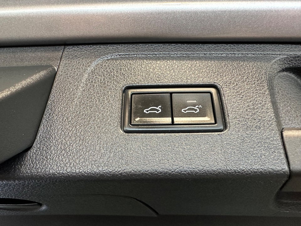 VW Passat 2,0 TDi 200 Elegance High Variant DSG 5d
